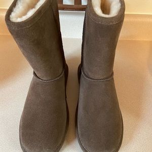 Bearpaw suede boots